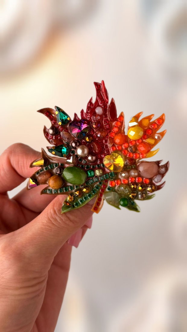 Broșă elegantă frunză de toamnă handmade cu pietre semiprețioase citrin, jad, unakit, jasp, coral, carneol bijuterie unicat cadou cu semnificație LOVELY 4 U