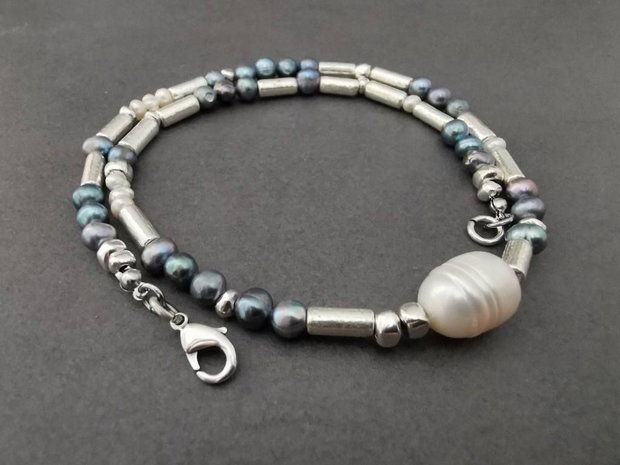 Colier cu perle de cultura si margele din ceramica CP33