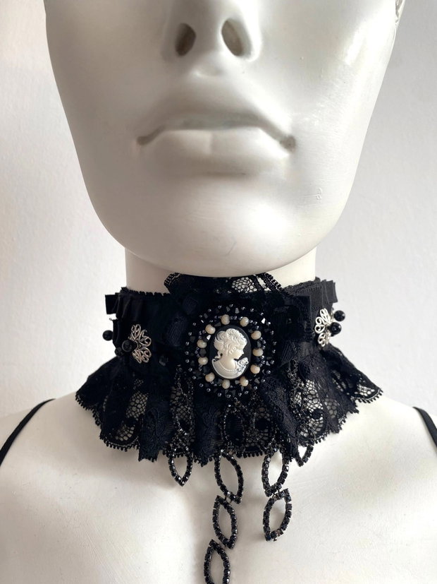 Chocker cu camee・Cristale si margele fatetate・Colier cu camee・Colier broderie