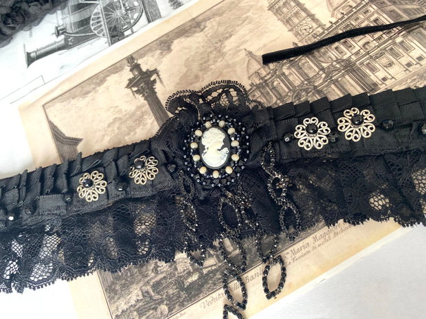 Chocker cu camee・Cristale si margele fatetate・Colier cu camee・Colier broderie