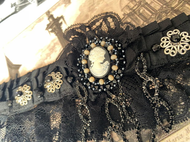 Chocker cu camee・Cristale si margele fatetate・Colier cu camee・Colier broderie