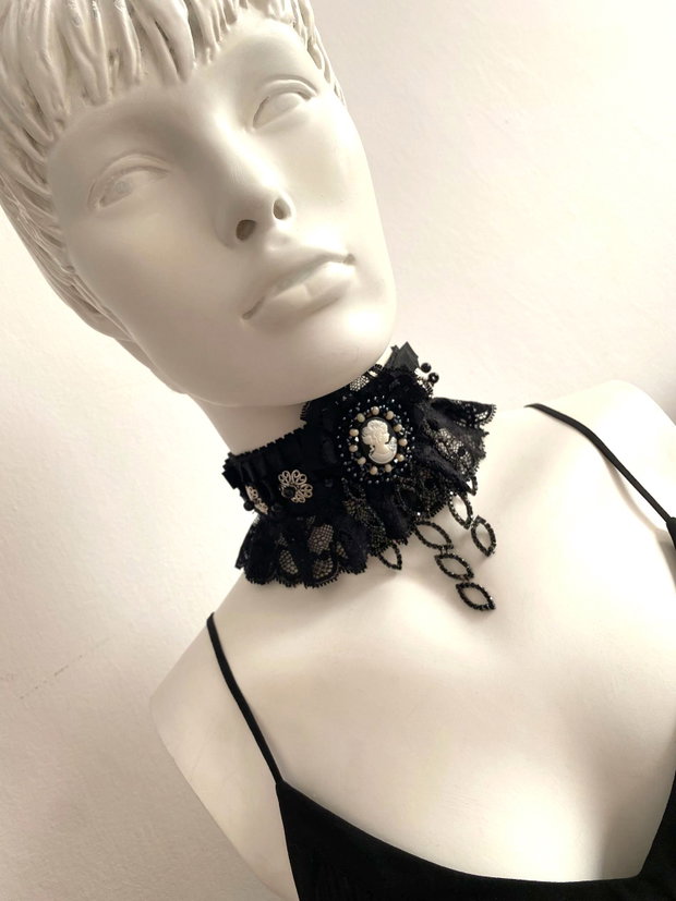 Chocker cu camee・Cristale si margele fatetate・Colier cu camee・Colier broderie