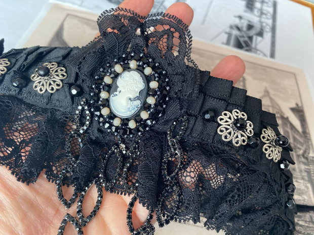 Chocker cu camee・Cristale si margele fatetate・Colier cu camee・Colier broderie
