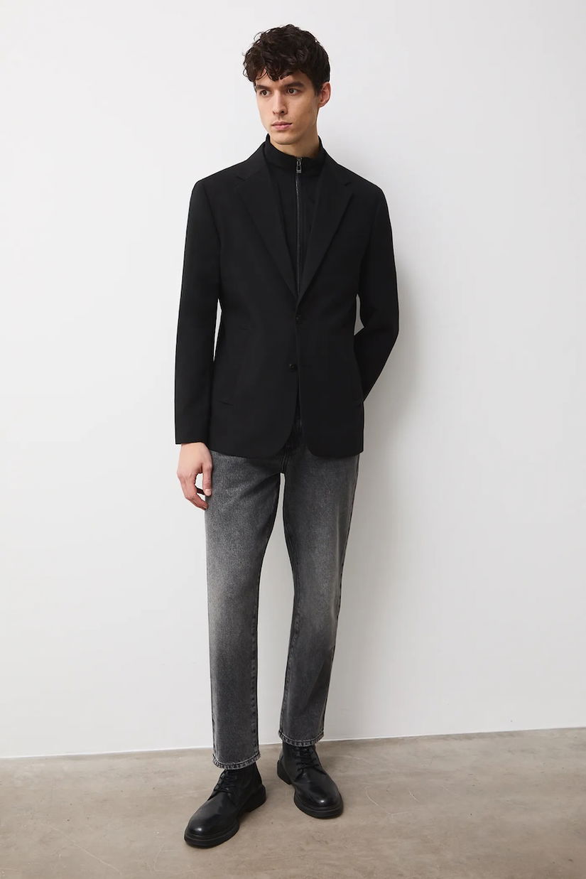 Medicine sacou culoarea negru