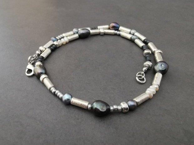 Colier cu perle de cultura si margele din ceramica CP34