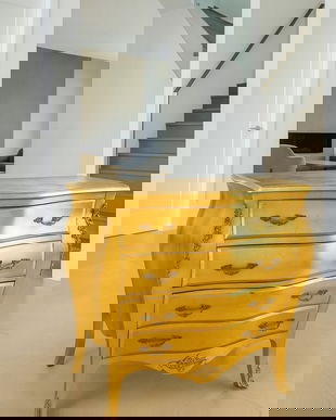 Comoda baroc din lemn masiv auriu