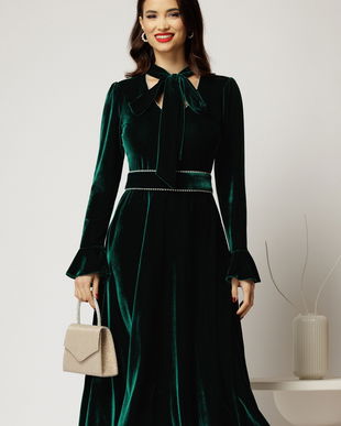 Rochie DY Fashion verde din catifea cu perlute la decolteu si cordon detasabil