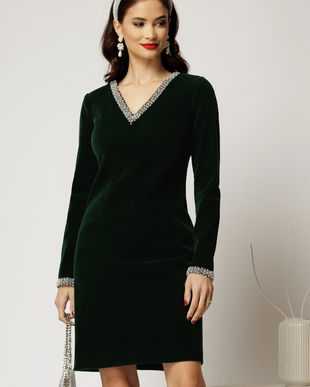 Rochie DY Fashion verde din catifea fixa cu perle la decolteu si maneci