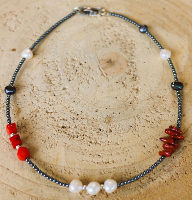 Colier(choker) din hematit, perle de cultura si coral