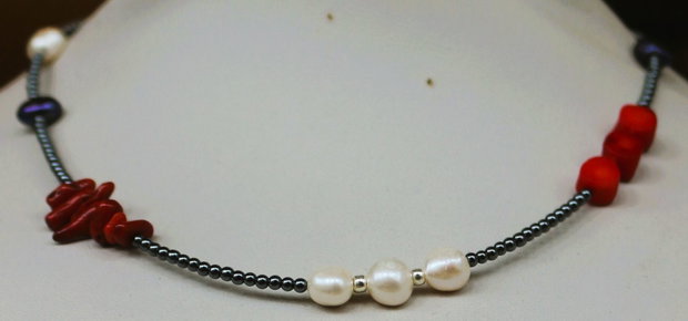 Colier(choker) din hematit, perle de cultura si coral