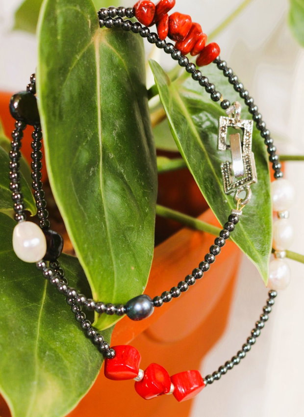 Colier(choker) din hematit, perle de cultura si coral