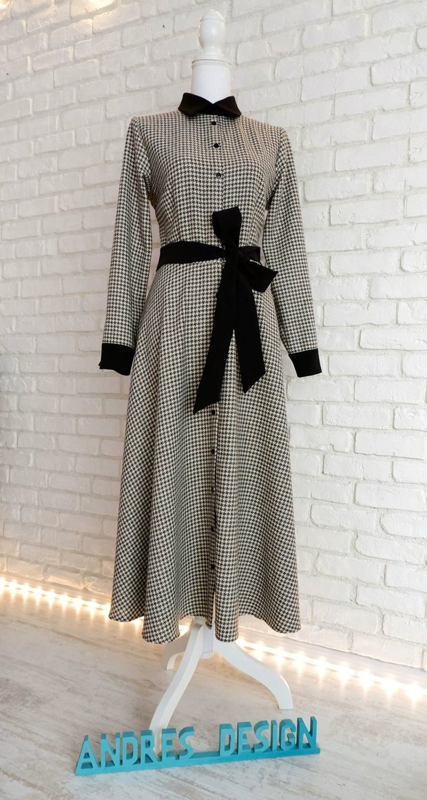 Rochie Camasa Lunga Stofa Lana Carouri Bej cu Negru