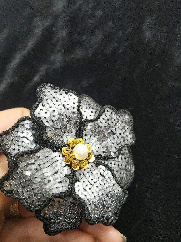 Broșă,, Diamant negru"
