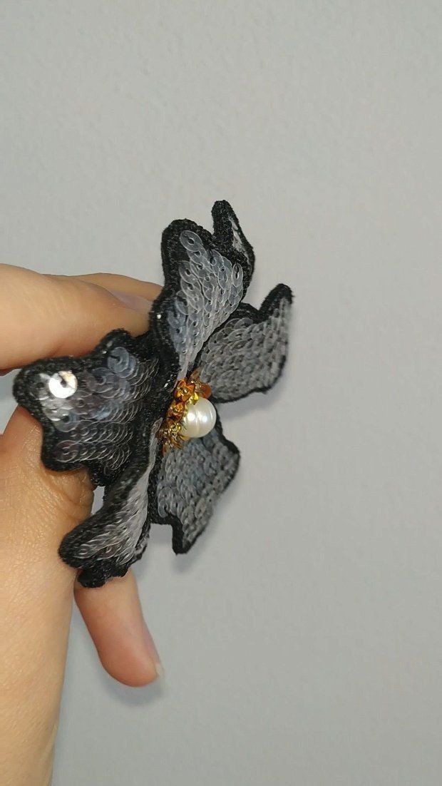 Broșă,, Diamant negru"