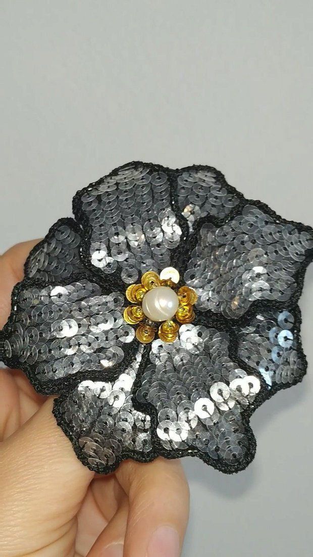 Broșă,, Diamant negru"