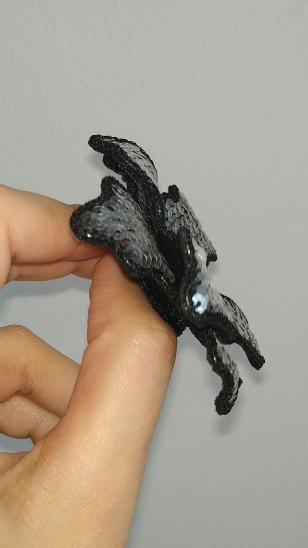 Broșă,, Diamant negru"