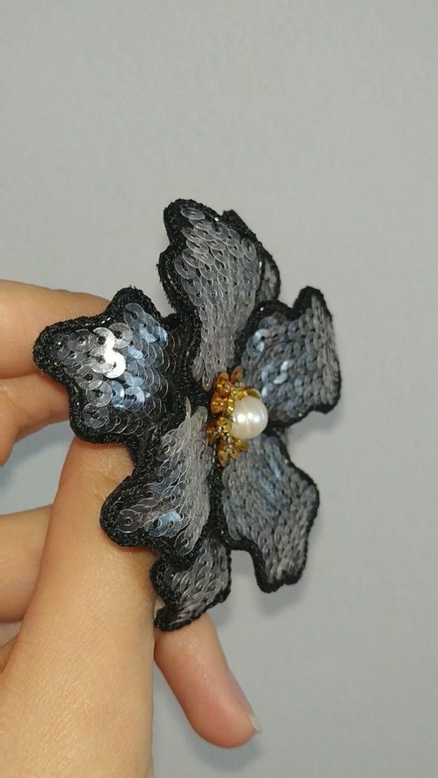 Broșă,, Diamant negru"