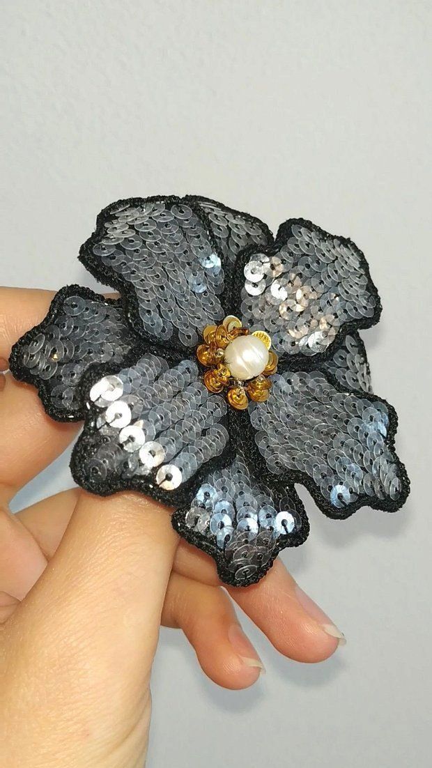 Broșă,, Diamant negru"