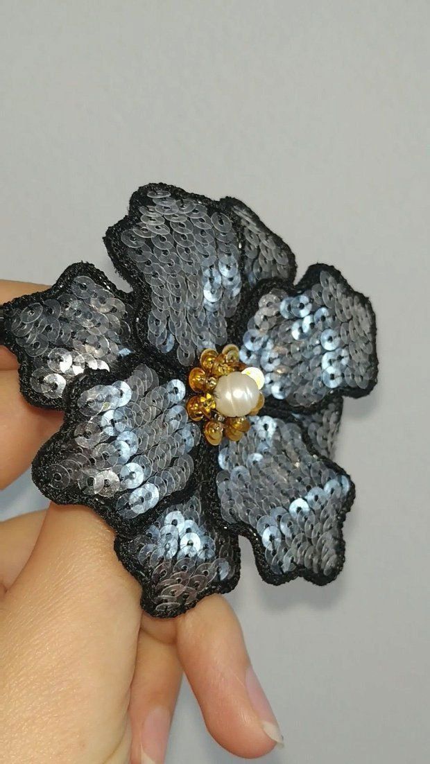 Broșă,, Diamant negru"