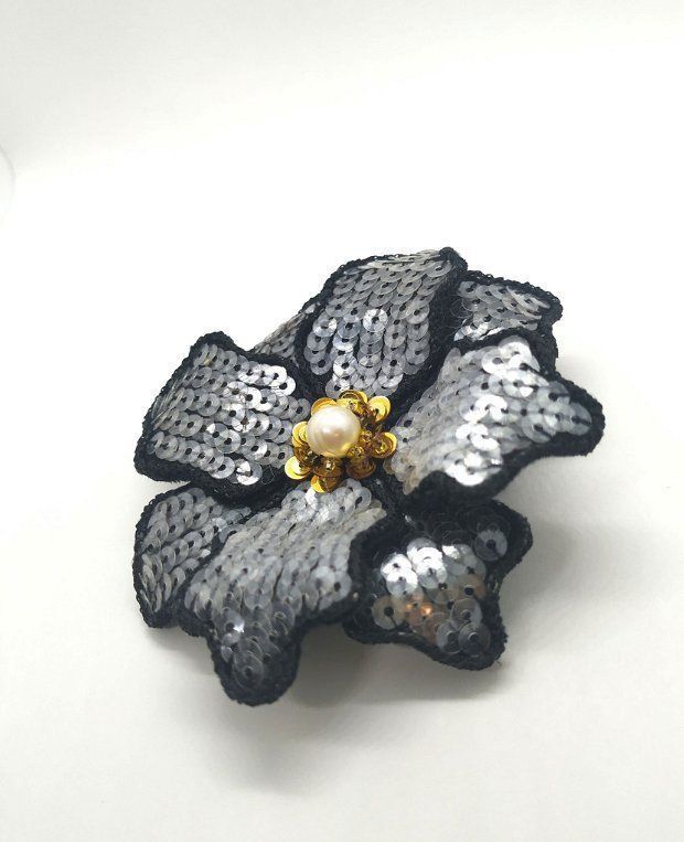 Broșă,, Diamant negru"