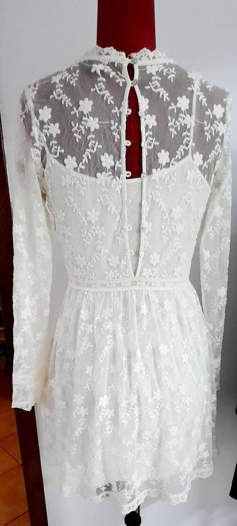 Rochie din tull brodat