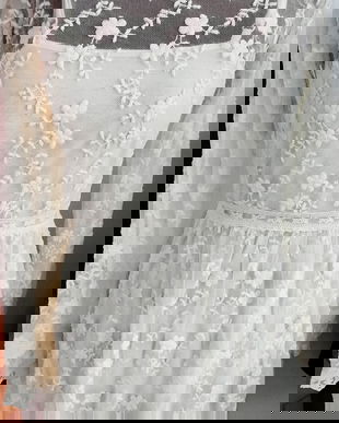 Rochie din tull brodat