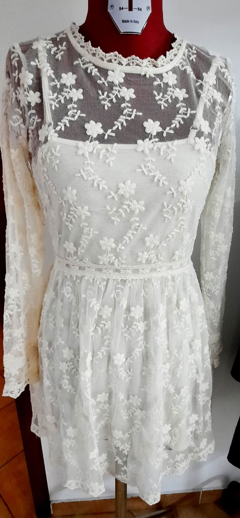 Rochie din tull brodat