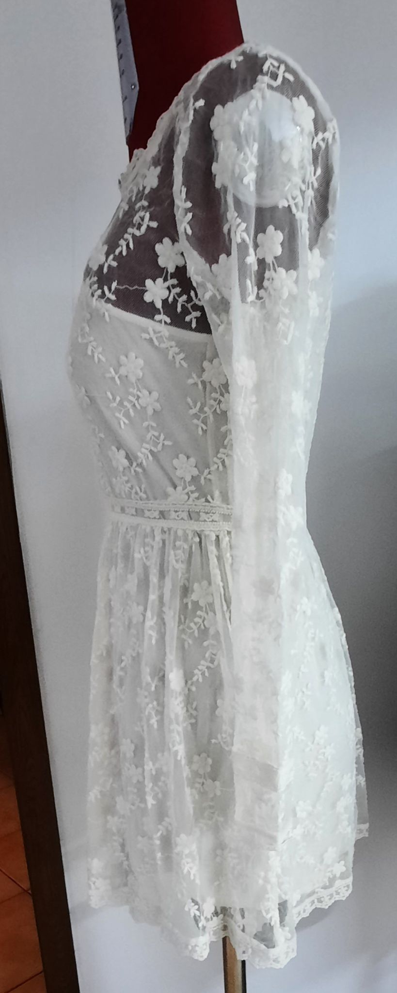 Rochie din tull brodat