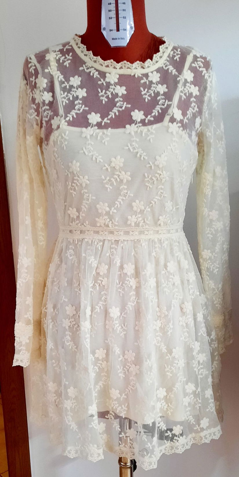 Rochie din tull brodat