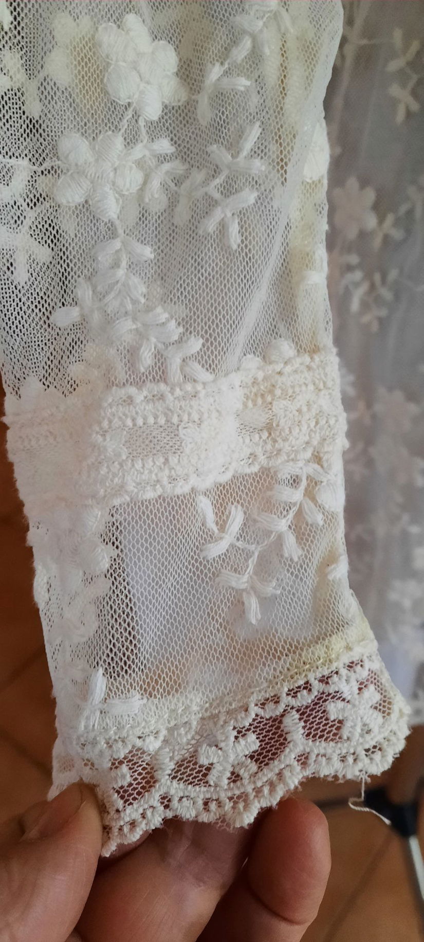 Rochie din tull brodat