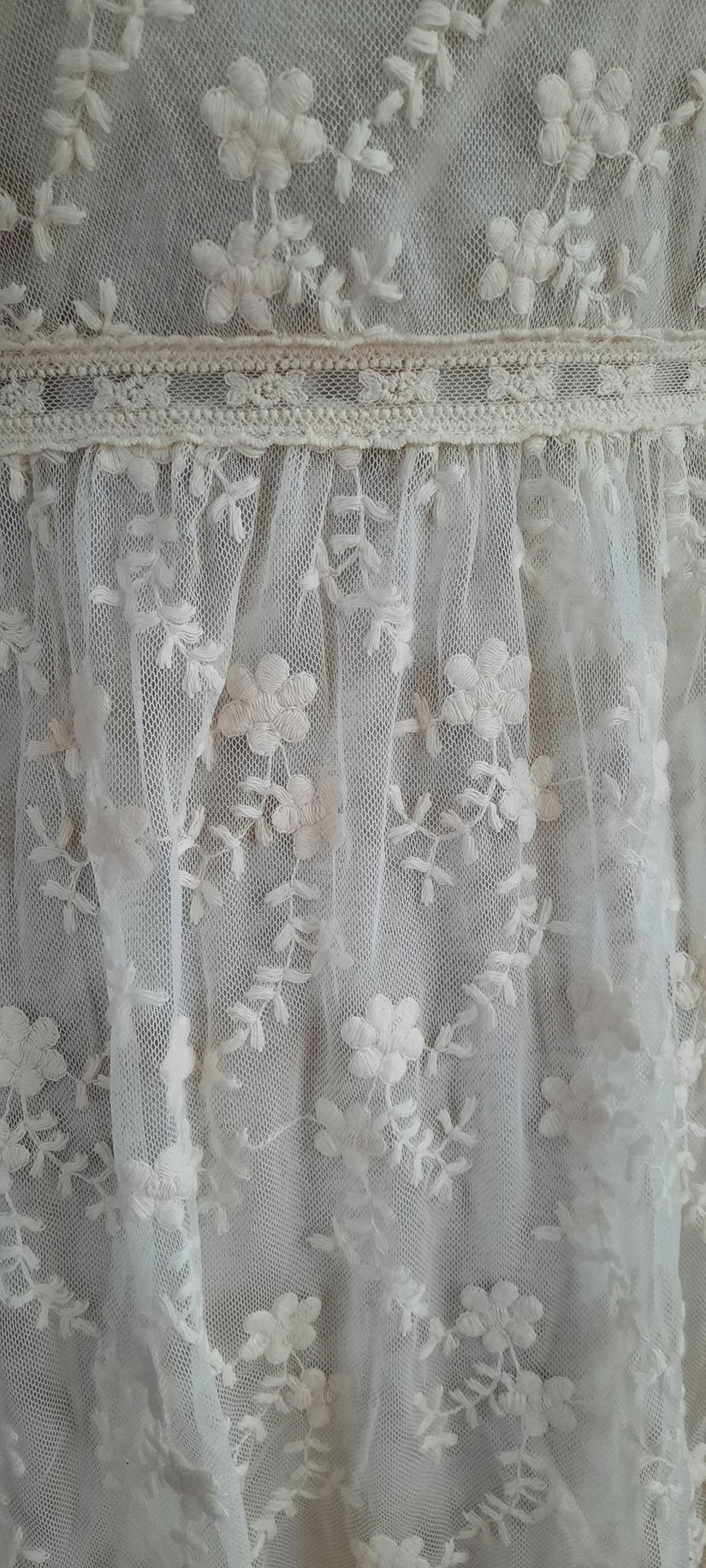 Rochie din tull brodat