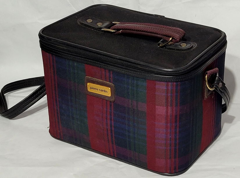 Geanta cutie vintage Pierre Cardin