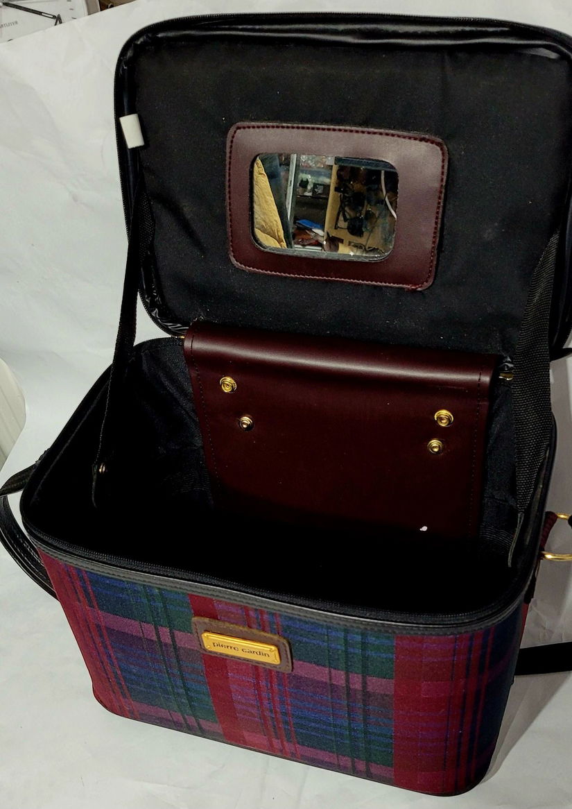 Geanta cutie vintage Pierre Cardin