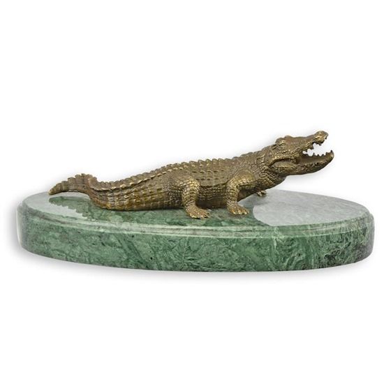 Crocodil-statueta din bronz cu un soclu din marmura