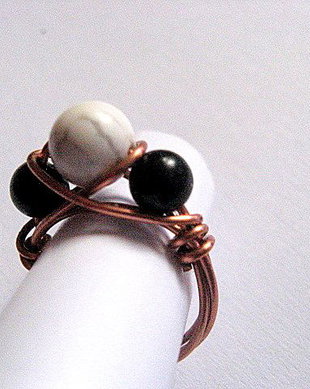 inel de cupru cu howlite si goldstone 50854
