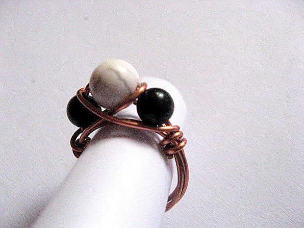 inel de cupru cu howlite si goldstone 50854