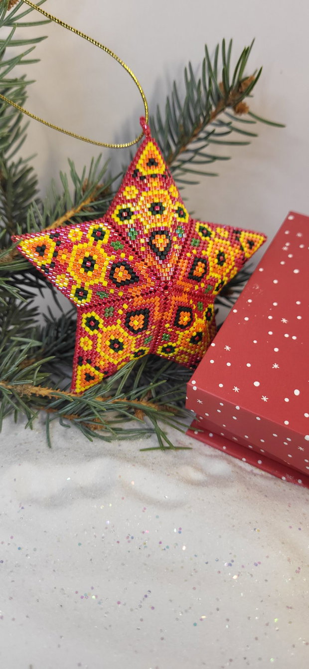 Ornament de pom din mărgele Miyuki Delica Eleganță în miniatură
