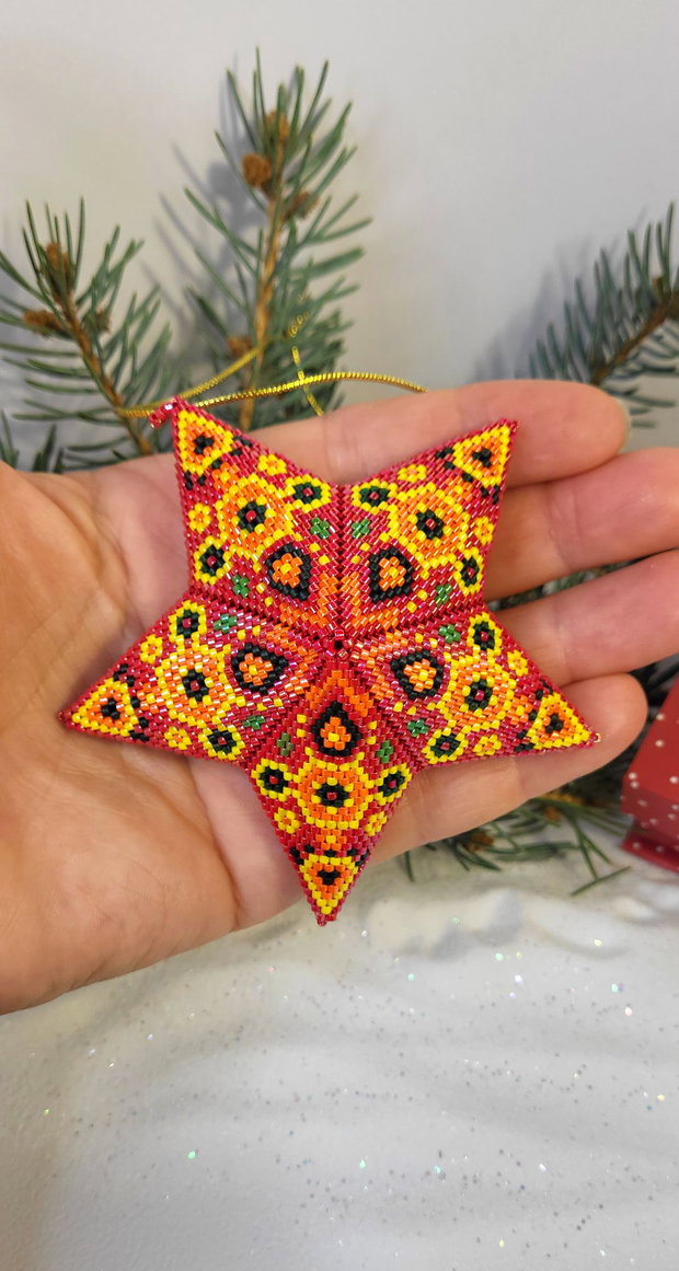 Ornament de pom din mărgele Miyuki Delica Eleganță în miniatură