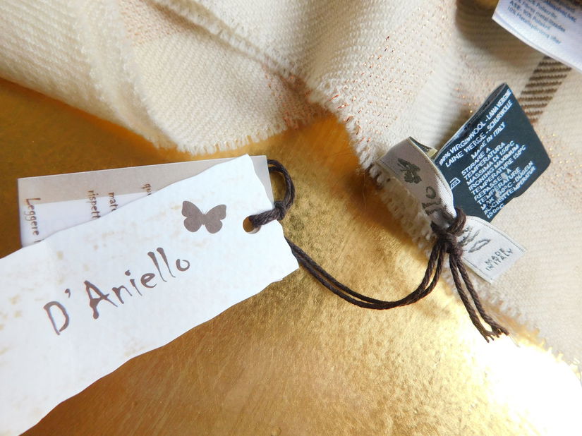 Esarfa noua lina 100 % Italia,  etichete atasate, manusi noi  etichete atasate