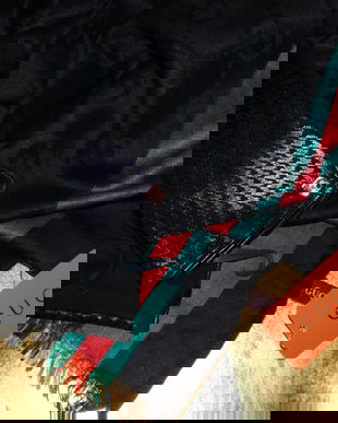 Esarfa nou , casmir  cu  matase, manusi noi, Italia , cadou