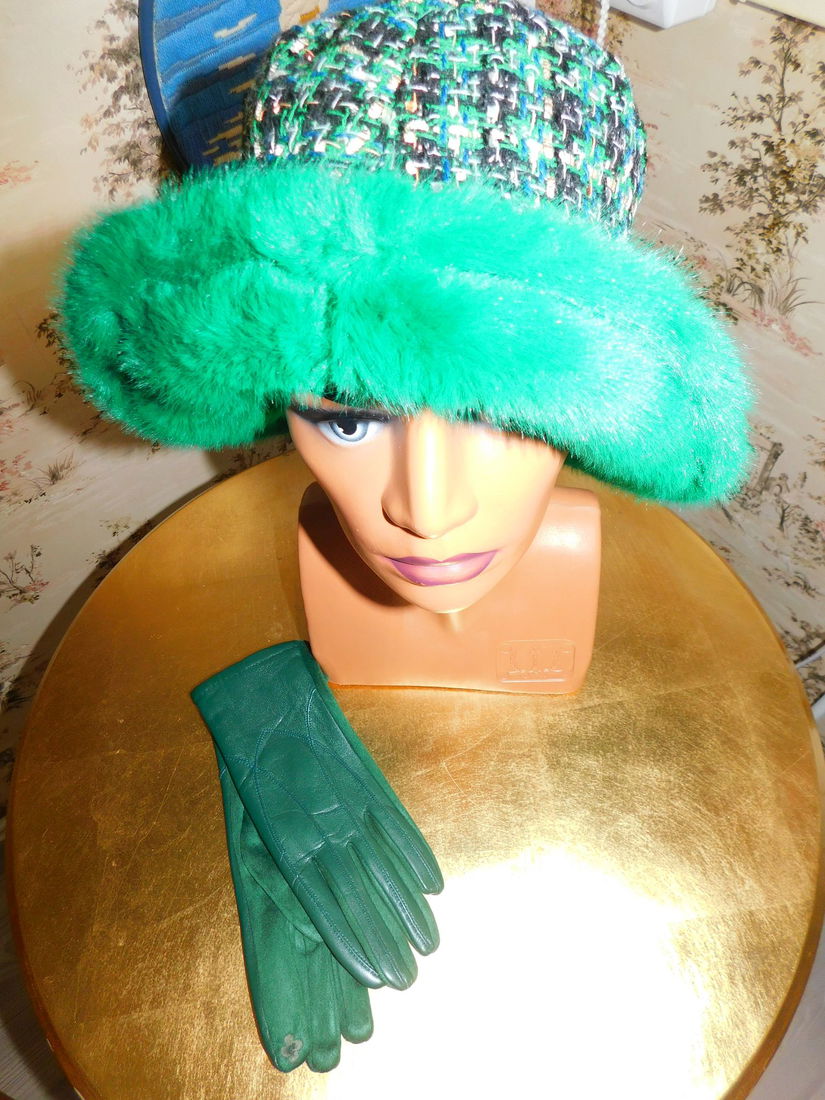 Palarioara  Italia noua , boucle , manusi noi asortate,  absolut deosebite