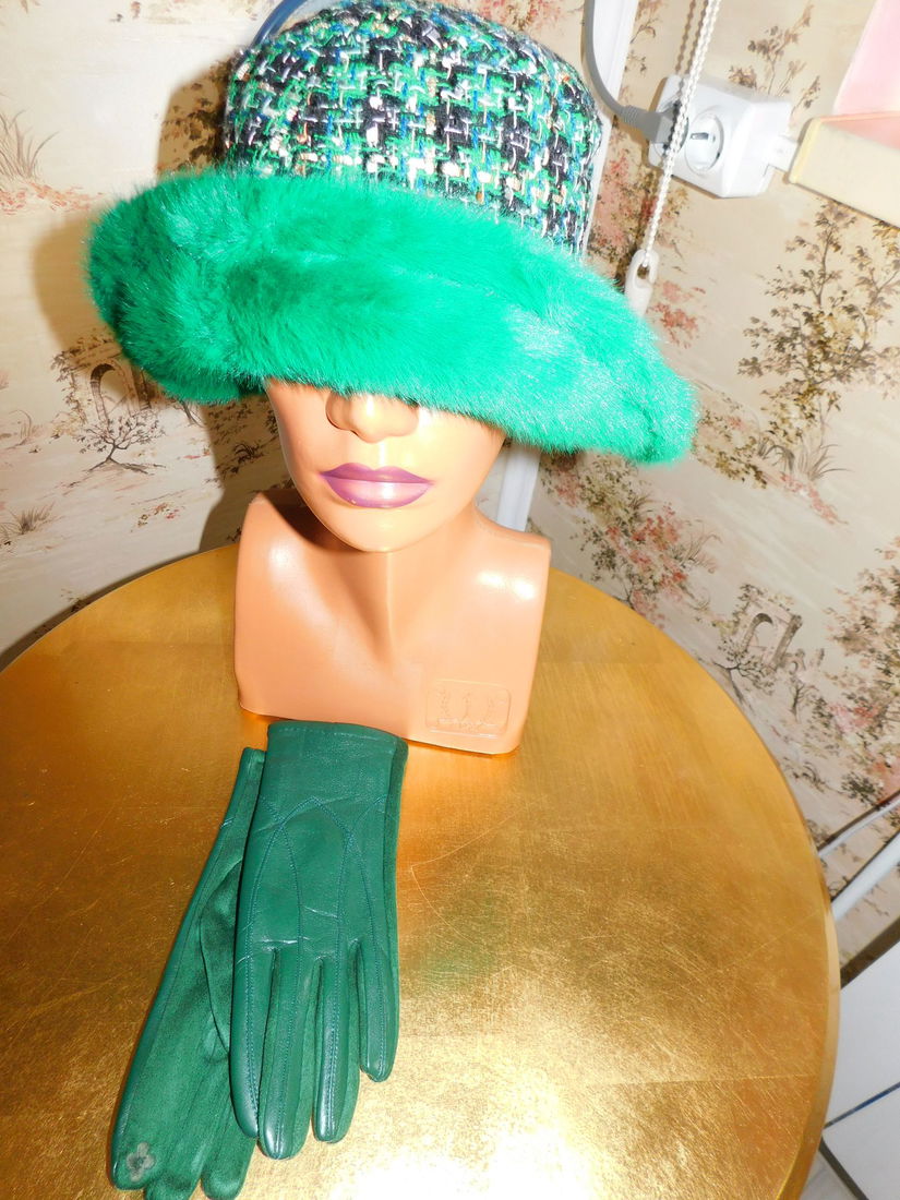 Palarioara  Italia noua , boucle , manusi noi asortate,  absolut deosebite