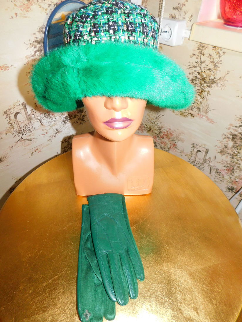 Palarioara  Italia noua , boucle , manusi noi asortate,  absolut deosebite