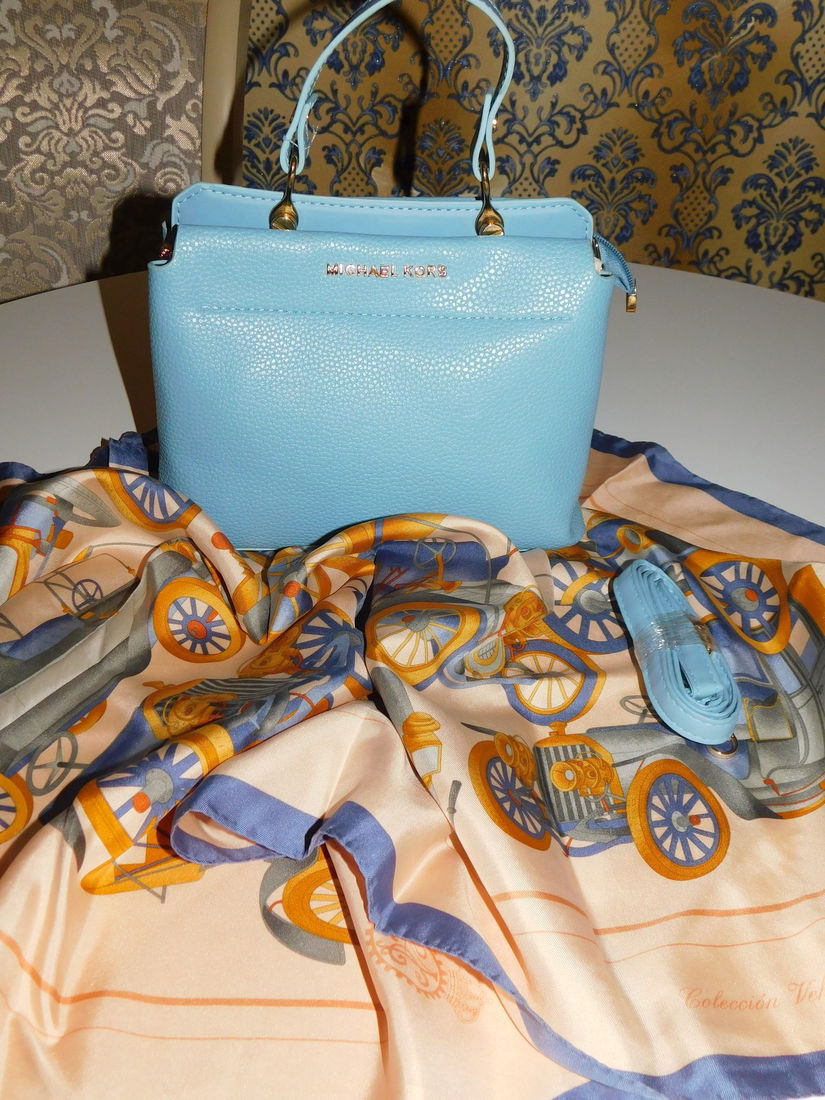 Michael Kors,  poseta  eleganta , noua,   esarfa matase naturala cadou