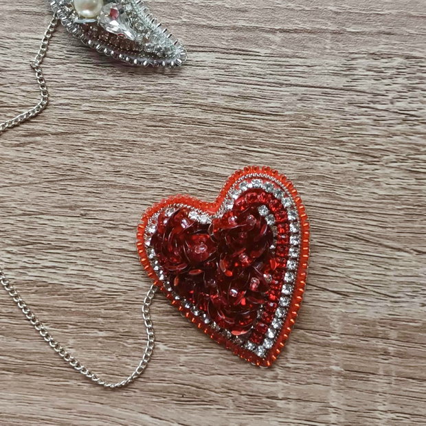 Set 2 brose margele si strasuri Luna si inima