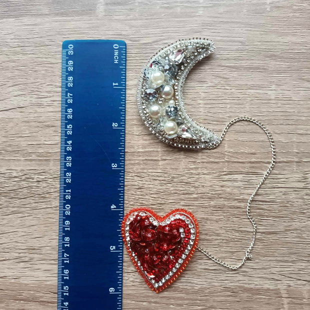 Set 2 brose margele si strasuri Luna si inima