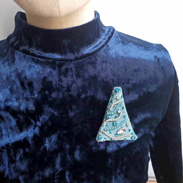 Brosa bradut Craciun catifea cu strasuri