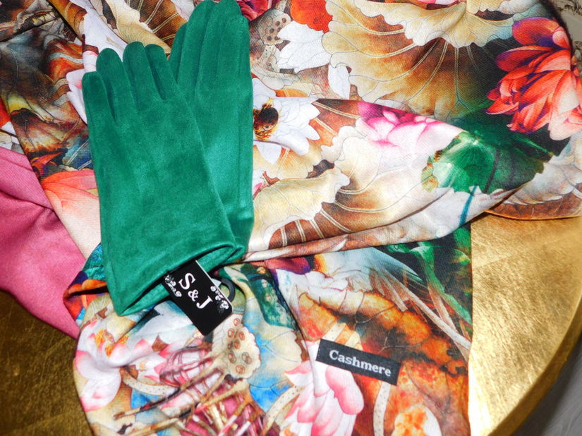 Esarfa noua casmir , multicolora  colorit  superb , manusi noi asortate