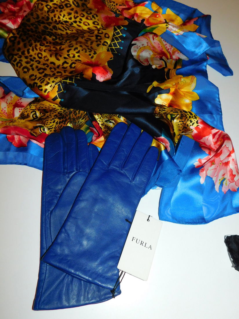 FURLA,  manusi  noi, originale,  etichete atasate  masura M, esarfa Codello  matase naturala cadou