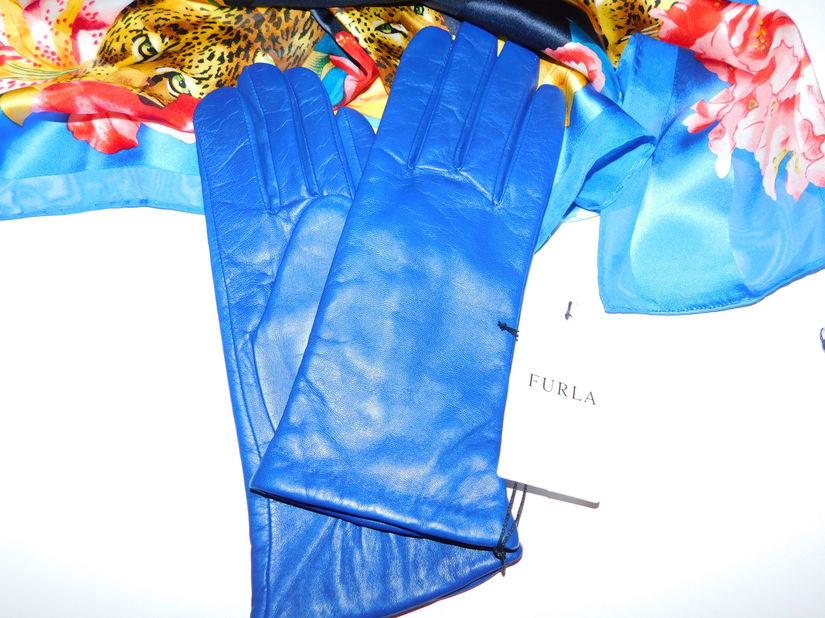 FURLA,  manusi  noi, originale,  etichete atasate  masura M, esarfa Codello  matase naturala cadou